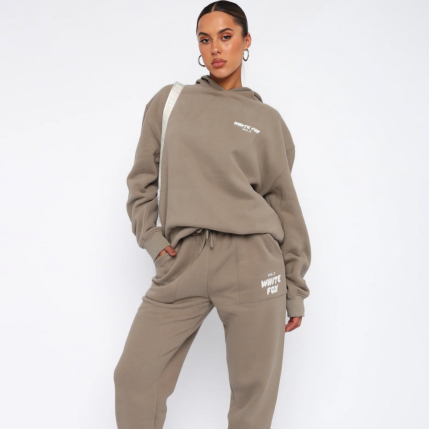 Ensemble WhiteFox – Sweat à capuche et pantalon deux pièces pour femmes