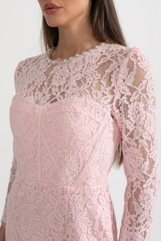 Amarisse | Elegant Lace Maxi Dress in Soft Pink5
