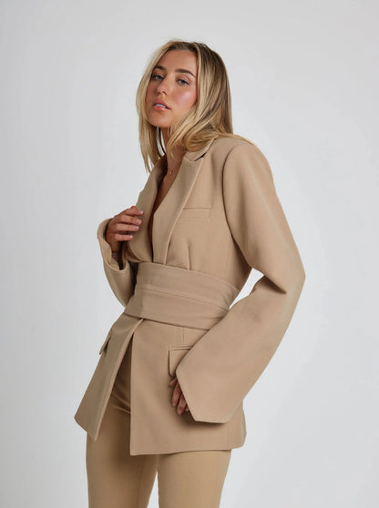 Valenora | Blazer ceinturé ajusté pour femmes